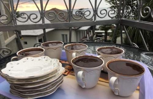 Mtsvane Kontskhi House | Oceanfront Jintcharadze Inn with Family-Friendly Amenities