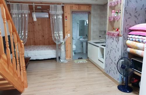Gurye House | Pet-Friendly Jirisan One Night Two Days Pension with Hot Tub