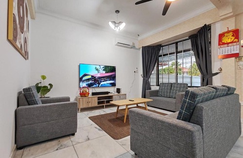 Kota Kinabalu House | Comfortable Jiuhao Homestay for Family Stays Near Airport