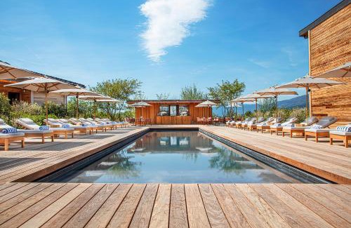 Crozet Hotel | Elegant Jiva Hill Resort in Genève - Guest Rated 9.3/10