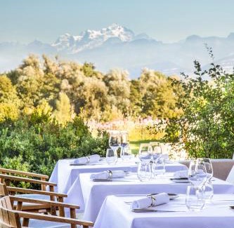 Crozet Hotel | Elegant Jiva Hill Resort in Genève - Guest Rated 9.3/10