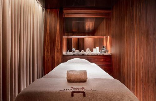 Crozet Hotel | Elegant Jiva Hill Resort in Genève - Guest Rated 9.3/10