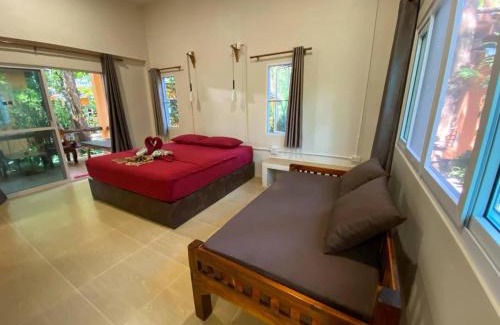 Ranong Resort | Serene JJ Beach Resort & Seafood with Oceanfront Amenities