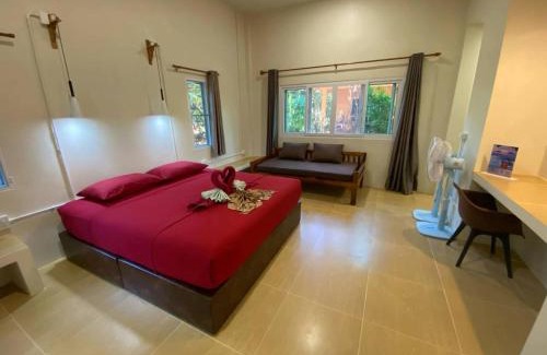 Ranong Resort | Serene JJ Beach Resort & Seafood with Oceanfront Amenities
