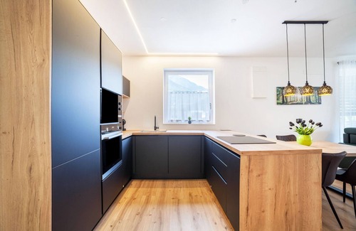 Lagundo Apartment | JJ City Apartment with Private Terrace and Ocean View