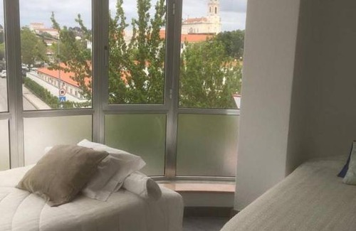 Fatima House | Welcoming JJ Marto: Family-Friendly with Kitchen Amenities