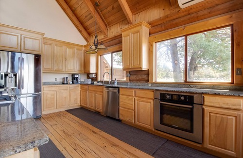 Sisters House | Escape to JJ Ranch: Private Pool and Mountain Views