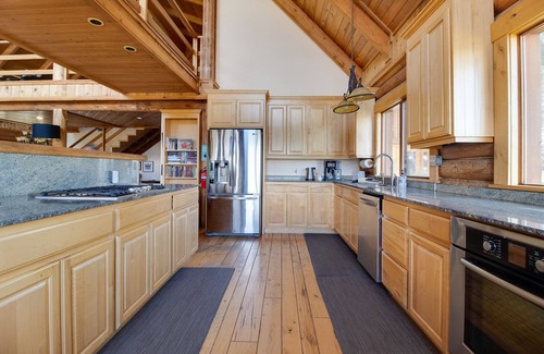 Sisters House | Escape to JJ Ranch: Private Pool and Mountain Views