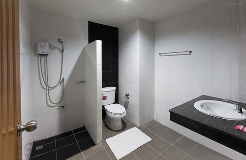 Ratsada Hotel | Comfortable JJ Residence in Phuket Town with Family Amenities
