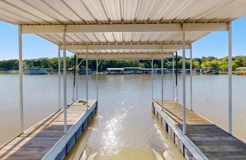 Hoyt House | Experience Family-Friendly Comfort at JJ's Great Escape