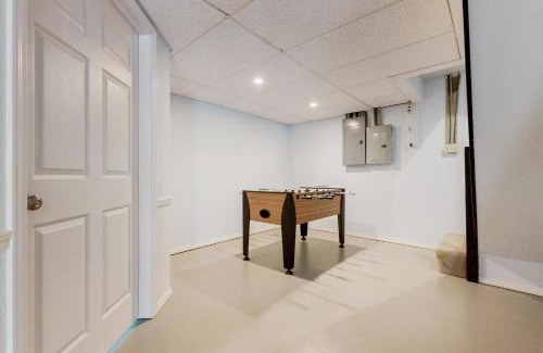 Hoyt House | Experience Family-Friendly Comfort at JJ's Great Escape