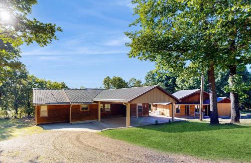 Hoyt House | Experience Family-Friendly Comfort at JJ's Great Escape