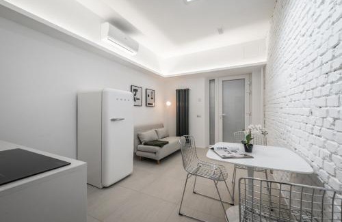 Turro Apartment | Chic JJ6 Loreto-Duomo: Pet & Child Friendly Stay