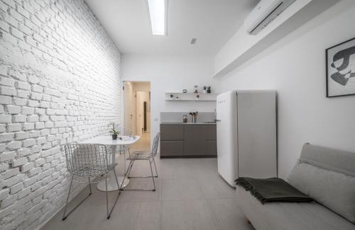 Turro Apartment | Chic JJ6 Loreto-Duomo: Pet & Child Friendly Stay