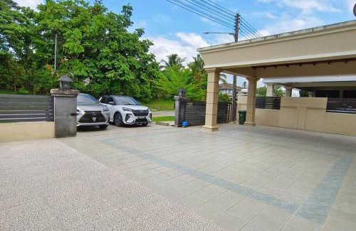 Richmond Hill House | Family-Friendly Getaway at Jk Romance House with Pet Access