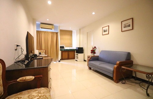 Ramkhamhaeng Hotel | Budget-Friendly Stay at JL Bangkok with Breakfast & Dining