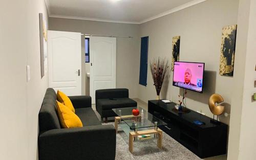 Khayelitsha Bed & Breakfast | JM B&B - Mandalay