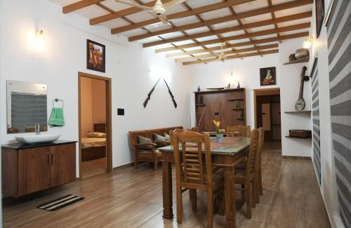 Champakulam Bed & Breakfast | Family-Friendly JMJ Riverview Homestay with Kitchen Access