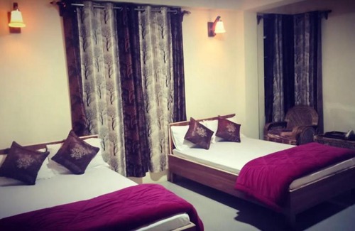 Sohra House | Budget-Friendly JMS Lodge: Pet and Child Friendly Stay