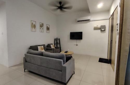 Miri House | Welcoming JNJ Miri Homestay - Family and Pet Friendly Retreat