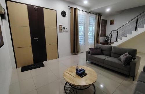 Miri House | Welcoming JNJ Miri Homestay - Family and Pet Friendly Retreat