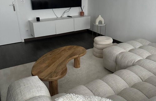 Clichy Apartment | Charming Jo 2024: Family and Pet-Friendly Seine Apartment