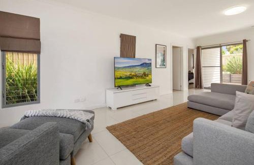 Aldinga Beach House | Family-Friendly Jo's Sanctuary: 4 Bedrooms Near the Beach