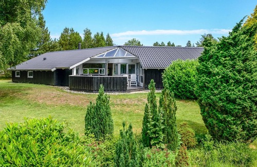 Bøtø By House | Cozy Joakim Hotel - Steps from the Ocean with Pool Access