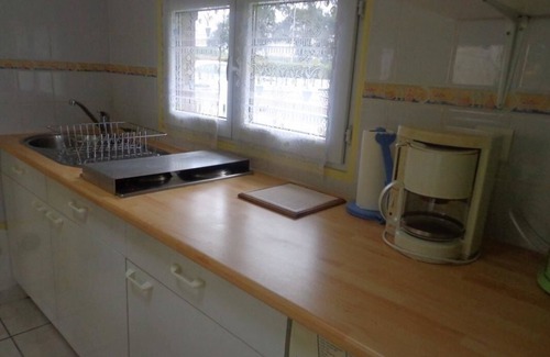 Azur House | Family-Friendly Gîte Jocelyne with Kitchen & Relaxing Vibes