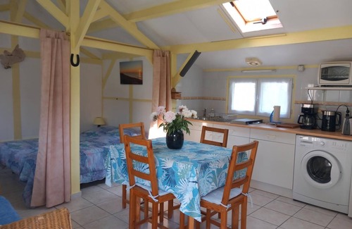 Azur House | Family-Friendly Gîte Jocelyne with Kitchen & Relaxing Vibes