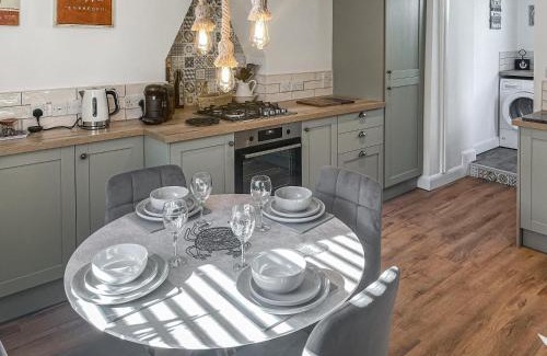 Buckie House | Guest Rated 10/10 at Jock Mcmuffin Cottage, Family Friendly