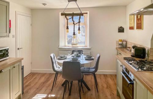 Buckie House | Guest Rated 10/10 at Jock Mcmuffin Cottage, Family Friendly