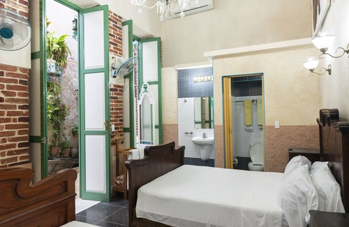 Centro Havana House | Explore Joe David: 4-Star Hotel with Spa & Family Amenities