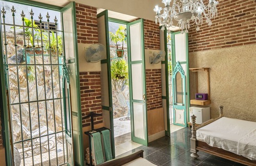 Centro Havana House | Explore Joe David: 4-Star Hotel with Spa & Family Amenities