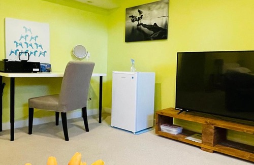 Signal Hill House | Cozy Entire Basement Suite in Calgary - Rated 9/10!