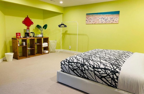 Signal Hill House | Cozy Entire Basement Suite in Calgary - Rated 9/10!