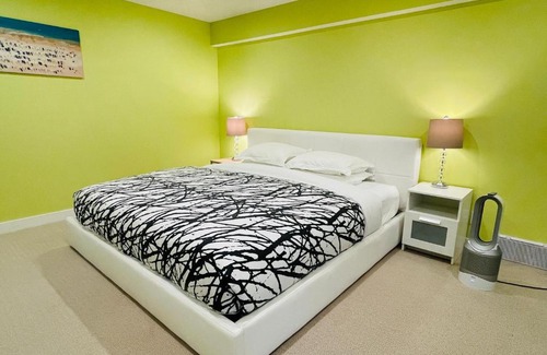 Signal Hill House | Cozy Entire Basement Suite in Calgary - Rated 9/10!