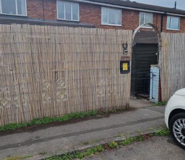 Retford House | Inviting Joe's Place: Family-Friendly with Kitchen Access