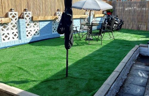 Retford House | Inviting Joe's Place: Family-Friendly with Kitchen Access