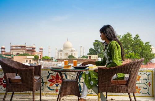 Taj Ganj Hostel | Budget-Friendly Stay at Joey's Hostel Agra with Kitchen