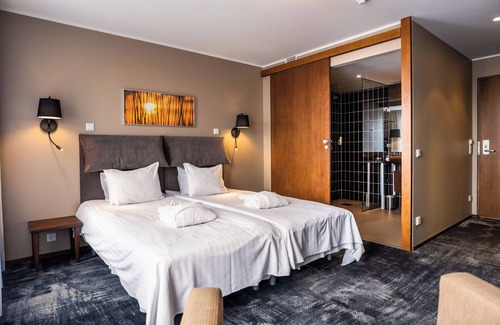 Kuressaare Hotel | Relax at Johan Spa Hotel: A 4-Star Oasis with Pool & Spa