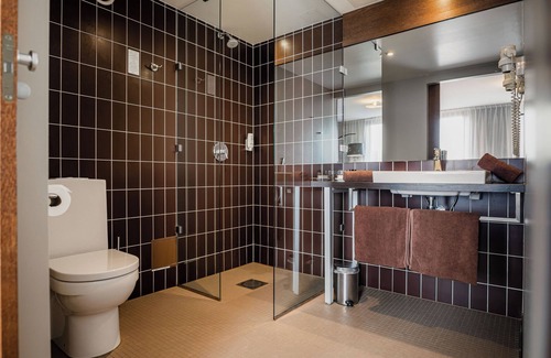 Kuressaare Hotel | Relax at Johan Spa Hotel: A 4-Star Oasis with Pool & Spa