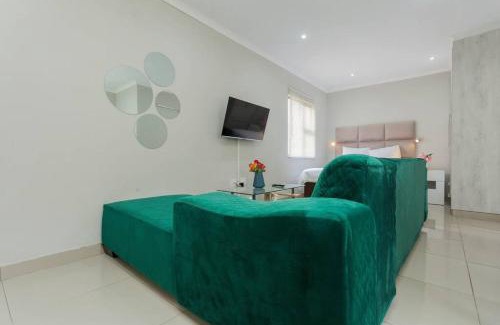 Lombardy East Apartment | Convenient Stay Near N1 with Family-Friendly Amenities