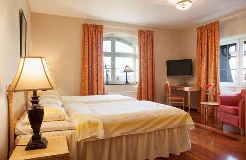 Johannesberg Hotel | Experience Johannesbergs Slott with Pool and Spa Amenities