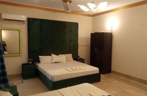 Karachi House | Comfortable Stay at Johar Hill View Guest House