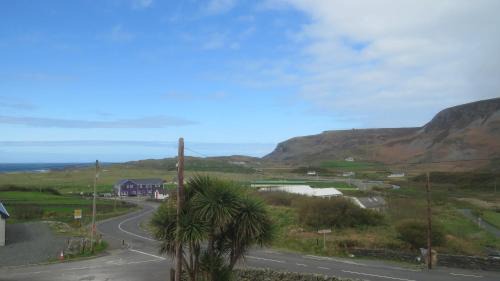 Glencolmcille Hotel | Family-Friendly Stay at John Eoinín's Bar and Accommodation