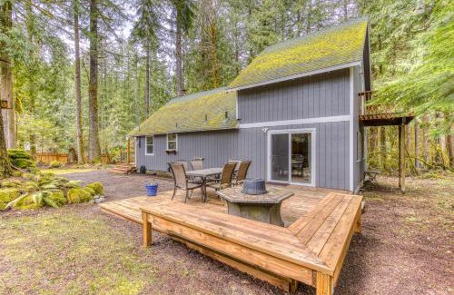 Rhododendron House | Ideal Family Getaway at John Lake Lodge with Child-Friendly Amenities