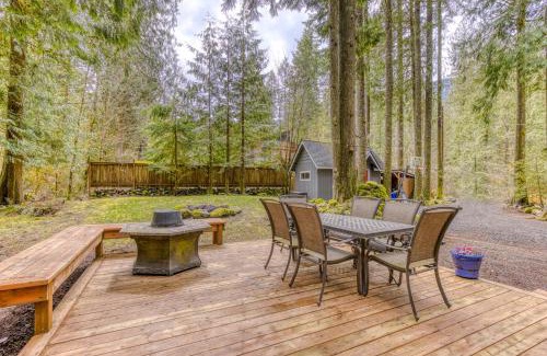 Rhododendron House | Ideal Family Getaway at John Lake Lodge with Child-Friendly Amenities