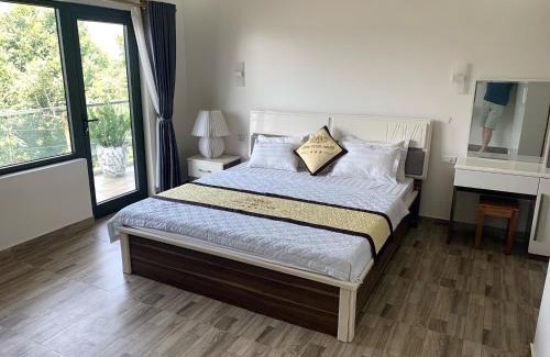 Sam Son House | Family-Friendly John Peter House with Restaurant & High Rating
