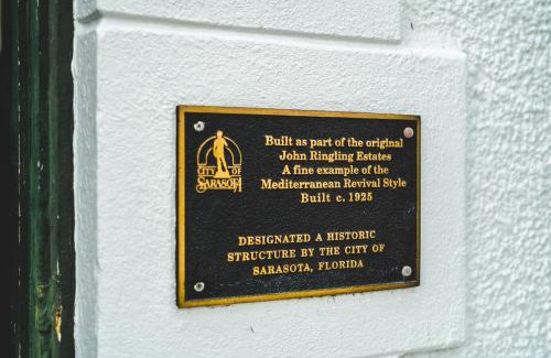 Saint Armands Key House | Explore the John Ringling House: Pet-Friendly Retreat